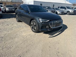 2022 Audi e-tron Premium Plus quattro - Exterior Front Right Corner Image